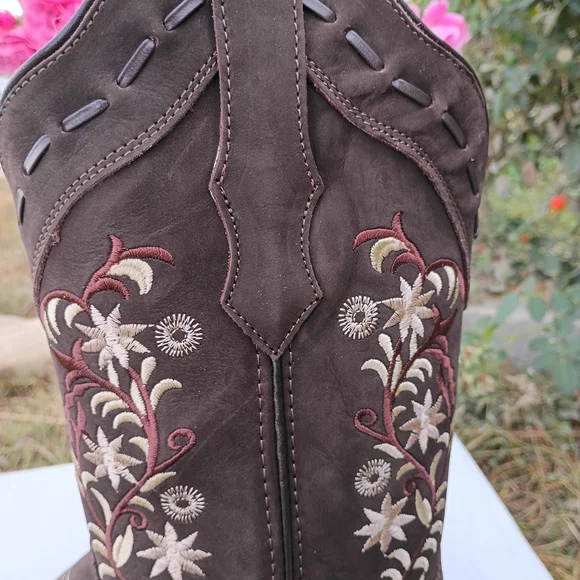 Floral Embroidered Western Leather Boots - Picture 7 of 8